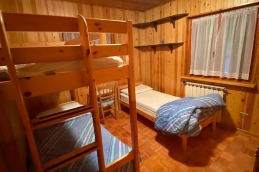 Chalet in stile valdostano con verde e posto auto coperto unica nel suo genere