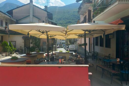 Negozio, Locale commerciale in Vendita in Via Risorgimento a Nus